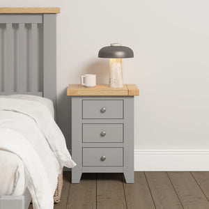 WINDSOR-3-DRAWER-BEDSIDE-PEBBLE-GREY-OAK-100-103-117-10-scaled.jpg